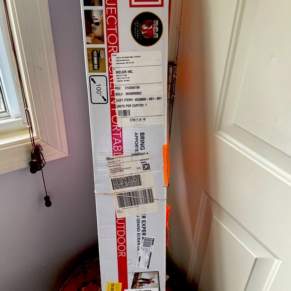 Projector - Picture 1 of 3